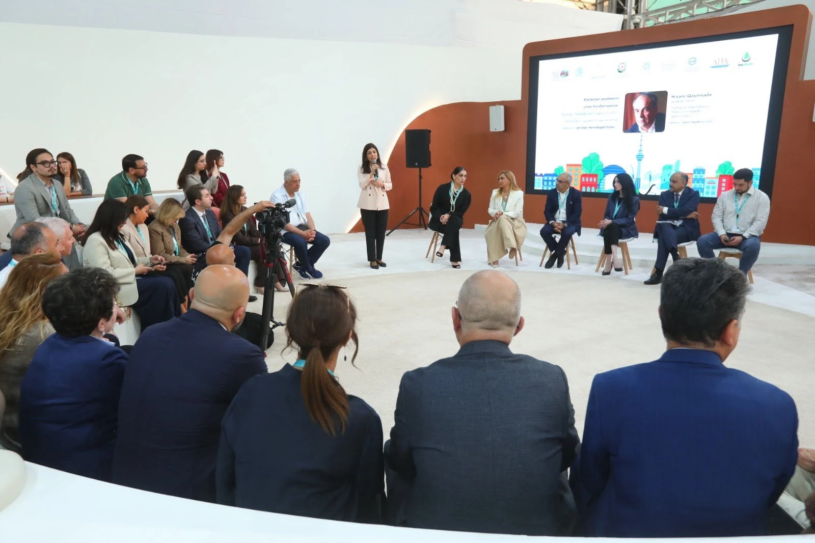 WUF13 çərçivəsində Azərbaycan Pavilyonunda şəhərlərin gələcəyinə həsr olunan müzakirələr davam edir