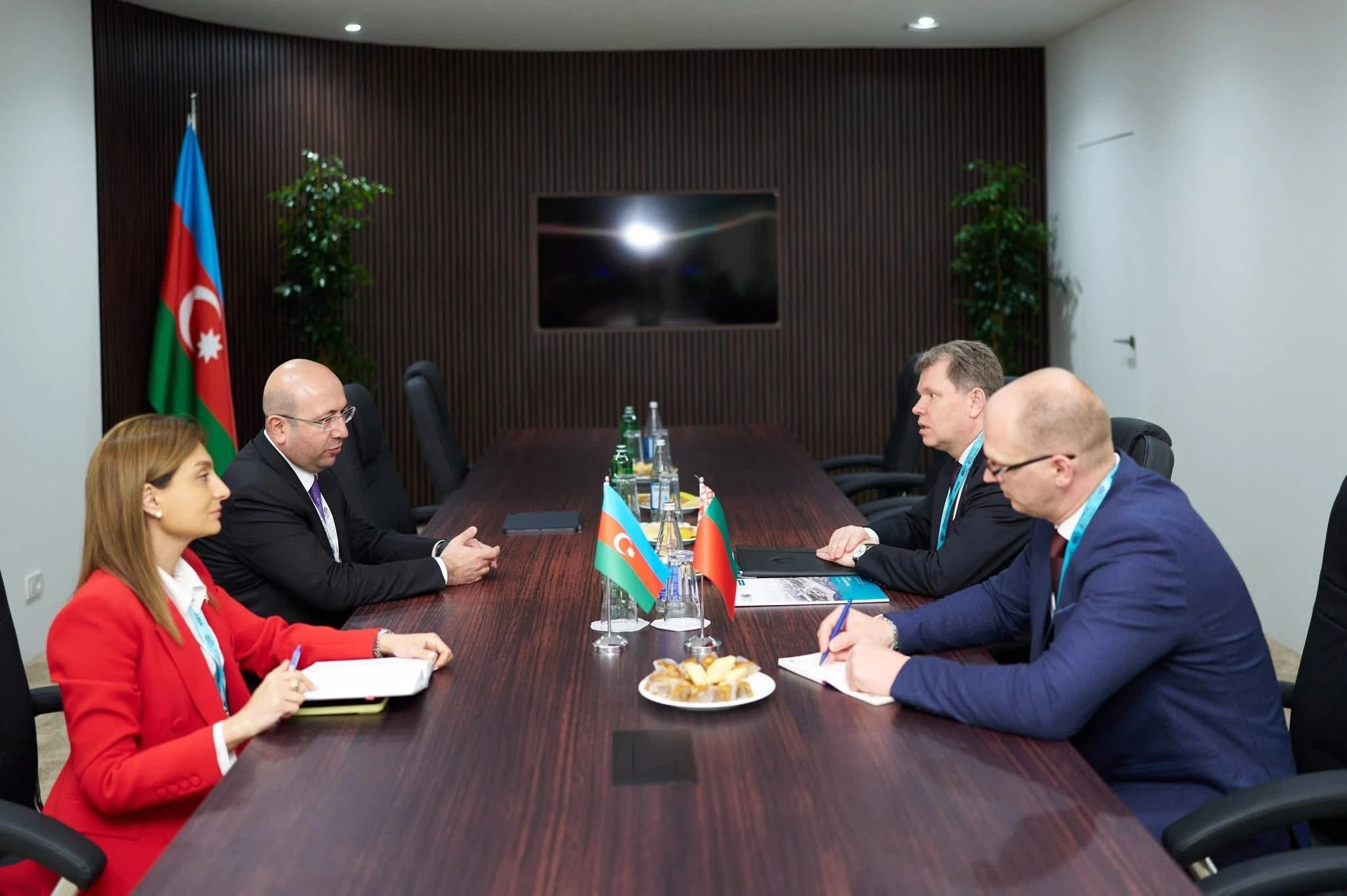 WUF13 çərçivəsində Anar Quliyev Belarus Respublikasının memarlıq və tikinti naziri ilə görüşüb