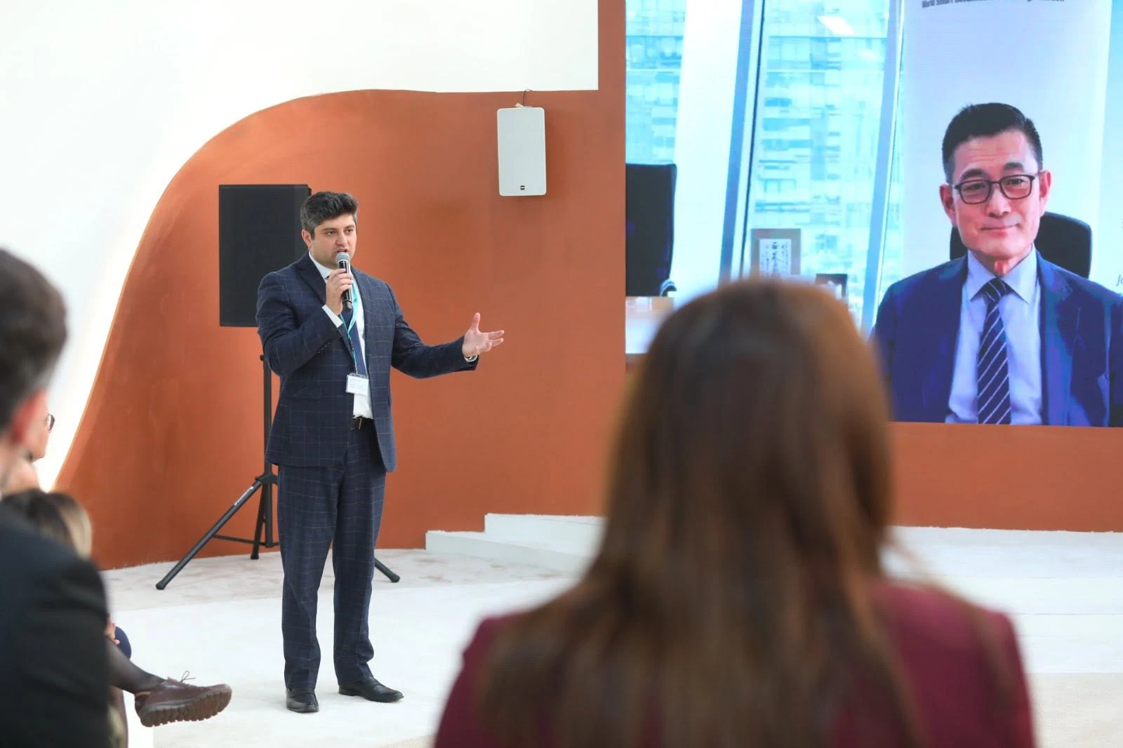 WUF13 Azərbaycan Pavilyonunda “Dayanıqlı şəhərlər üzrə diaqnostik qiymətləndirmə: Azərbaycan” mövzusunda təqdimat keçirilib