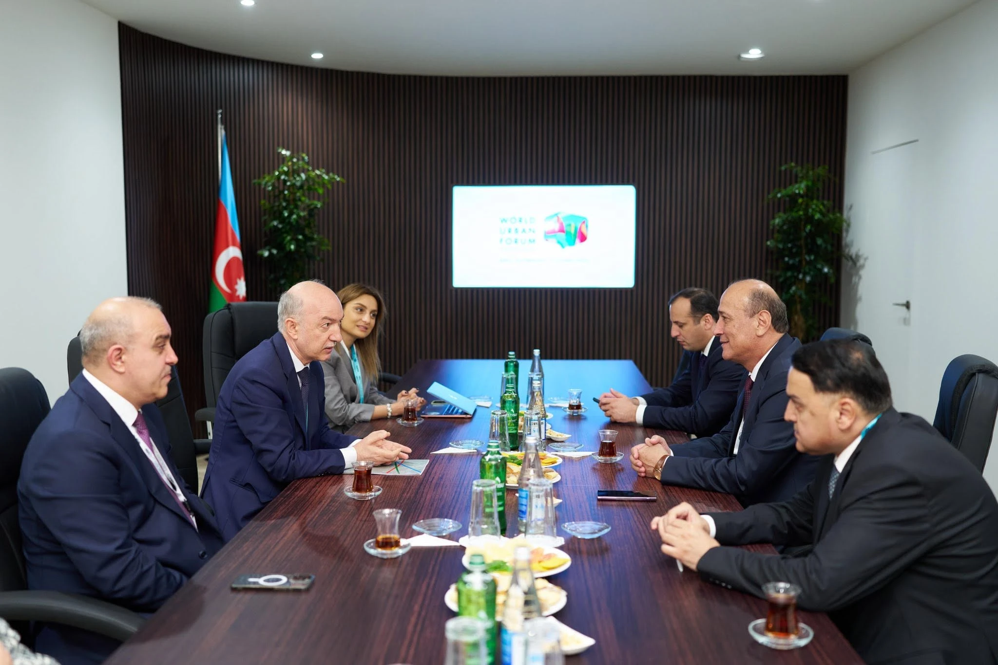 Komitə rəhbərliyi WUF13-də çərçivəsində Tacikistan Respublikası Hökuməti yanında Arxitektura və Tikinti Komitəsinin sədri ilə görüşüb